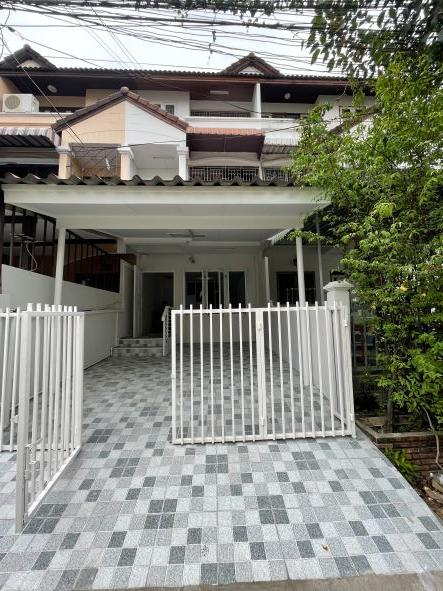 For SaleTownhouseRamkhamhaeng, Hua Mak : For sale: 3-storey townhouse, Decha Village 2, Soi 2, Ramkhamhaeng 78, good location, convenient transportation, near the Orange Line