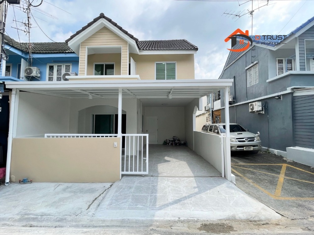 For SaleTownhouseRama 2, Bang Khun Thian : Townhouse for sale, Pisan Project 5, Rama 2, Tha Kham, Soi 28, Saem Dam Subdistrict, Bang Khun Thian District, near Central Rama 2, near Kanchanaphisek Ring Road, area 18 square wah, renovated the whole house.