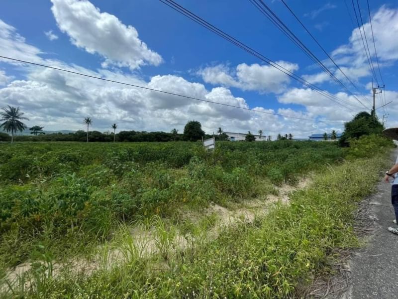 For SaleLandSriracha Laem Chabang Ban Bueng : Land for sale on the road, width 120 meters, Khao Ta Baek, Sri Racha, Chonburi