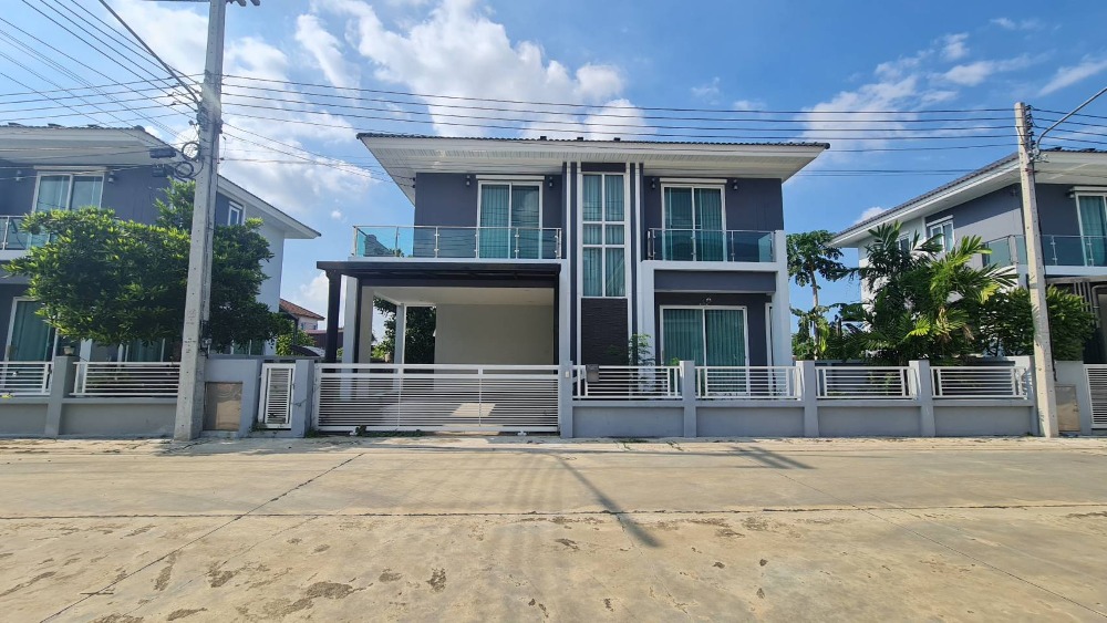 For SaleHousePathum Thani,Rangsit, Thammasat : The Grand Dioville, Lat Lum Kaew, Wat Bo Thong, Pathum Thani-Lat Lum Kaew Road, Pathum Thani - Single house, 50 sq m., 3 bedrooms, 3 bathrooms, 2 parking spaces, house like new, special price 3.74 million baht. Interested, call/Line: 0890087124 (Phawana)