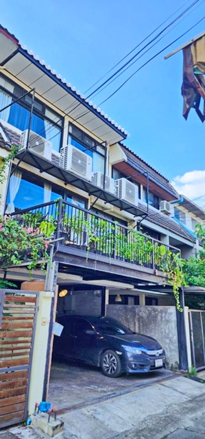 For RentTownhouseRama 8, Samsen, Ratchawat : BTS Sapankwaifully fur built-in electrical appliances for sale/rent 3-storey townhouse BTS Ari 1km.