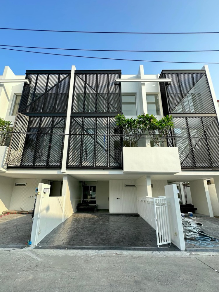 For RentTownhouseOnnut, Udomsuk : 🏡 For rent, 3-storey townhouse, near BTS Bang Chak, only 1.5 km, 38,000 baht per month ❤️ Vacant house, ready to move in ✅✅