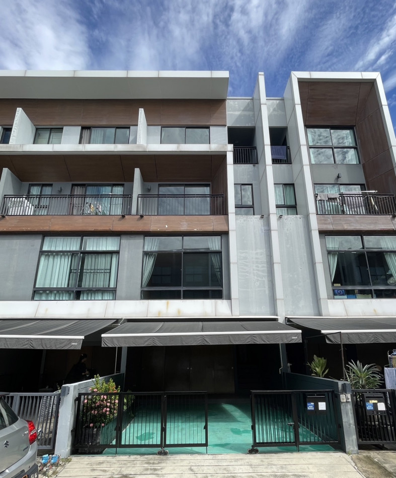 For RentTownhousePattanakan, Srinakarin : For rent: Townhome, 3.5 floors, Arden Phatthanakan, 22.6 sq m, good location, 5 air conditioners