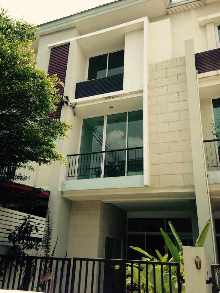 For RentTownhouseSathorn, Narathiwat : For rent: 3-storey townhouse, Thanapat House, Sathorn-Narathiwat, 175 sq m, fully furnished and electrical appliances