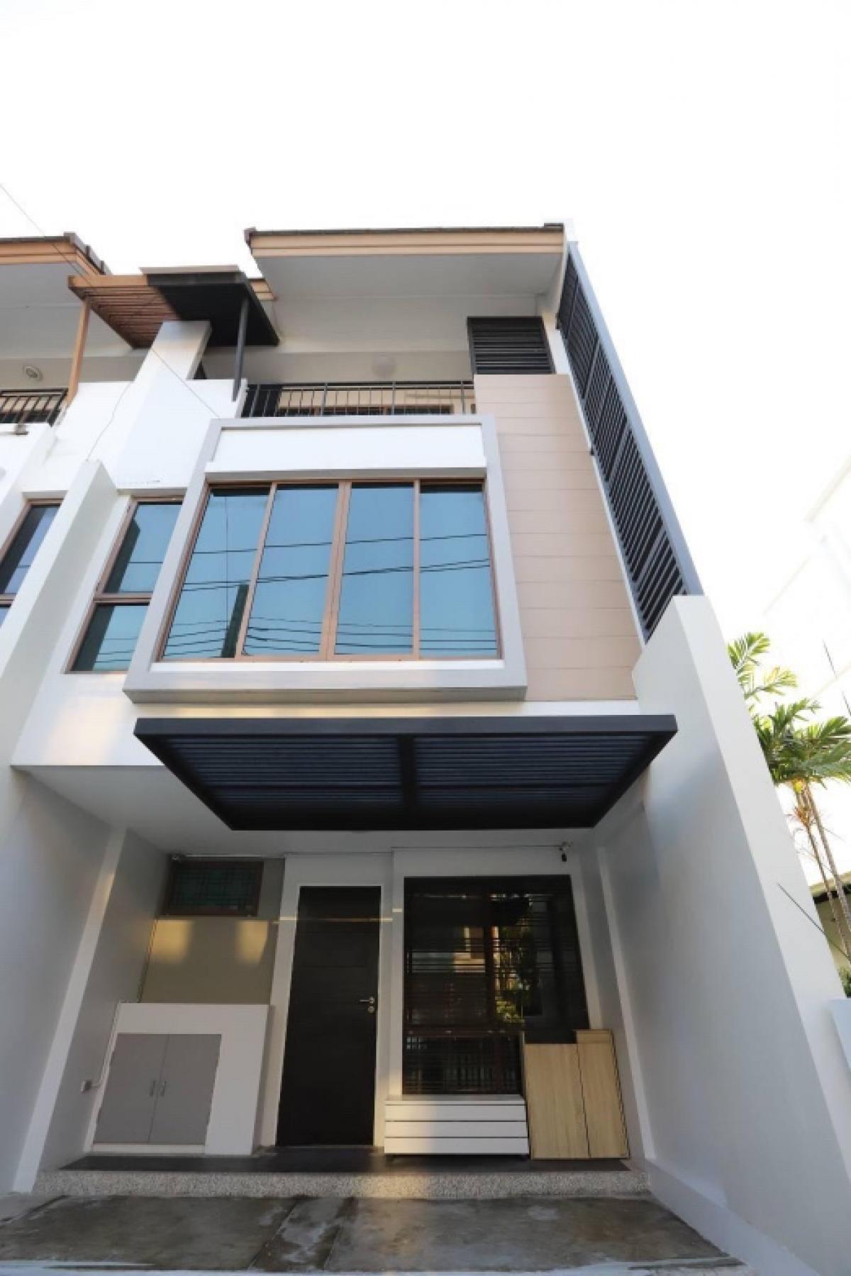 For RentTownhouseOnnut, Udomsuk : ⭐️FOR RENT : Townhome Sukhumvit-Bangchak = 56,000 per month.  Near BTS: Bang Chak 900m 10mins walk