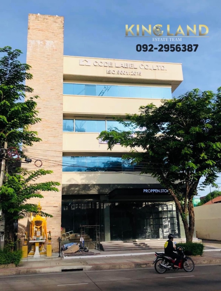 For RentShophouseChokchai 4, Ladprao 71, Ladprao 48, : For rent, commercial building, 4th floor, with parking space, area size 110 sq m., convenient transportation, next to the Yellow Line, Lat Phrao 71 Station, near Central Eastville, only 3 minutes, rental price 24,200/month #Accept foreigners