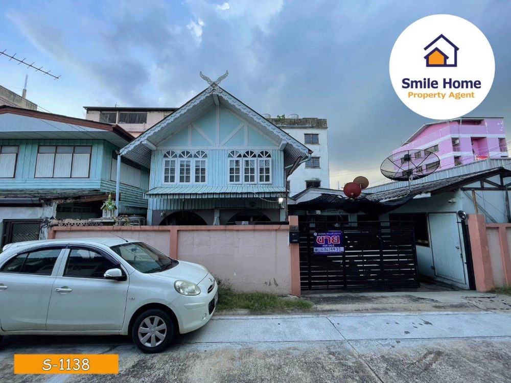 For SaleHouseKasetsart, Ratchayothin : House for sale with land, Soi Phahonyothin 57 and Chaeng Watthana 4, multiple entrances and exits, near the BTS