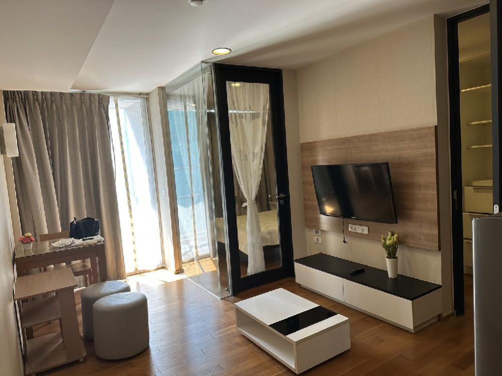 For RentCondoWitthayu, Chidlom, Langsuan, Ploenchit : !! Beautiful room for rent, Condo Tempo Ruamrudee, near BTS Phloen Chit