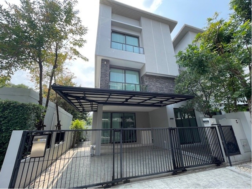 For RentHouseYothinpattana,CDC : For Rent Single house / Twin house, 3 floors, Baan Klang Muang Classe project, Ekkamai-Ramintra, very beautiful house, fully furnished, 6 air conditioners, living / Chinese Welcome