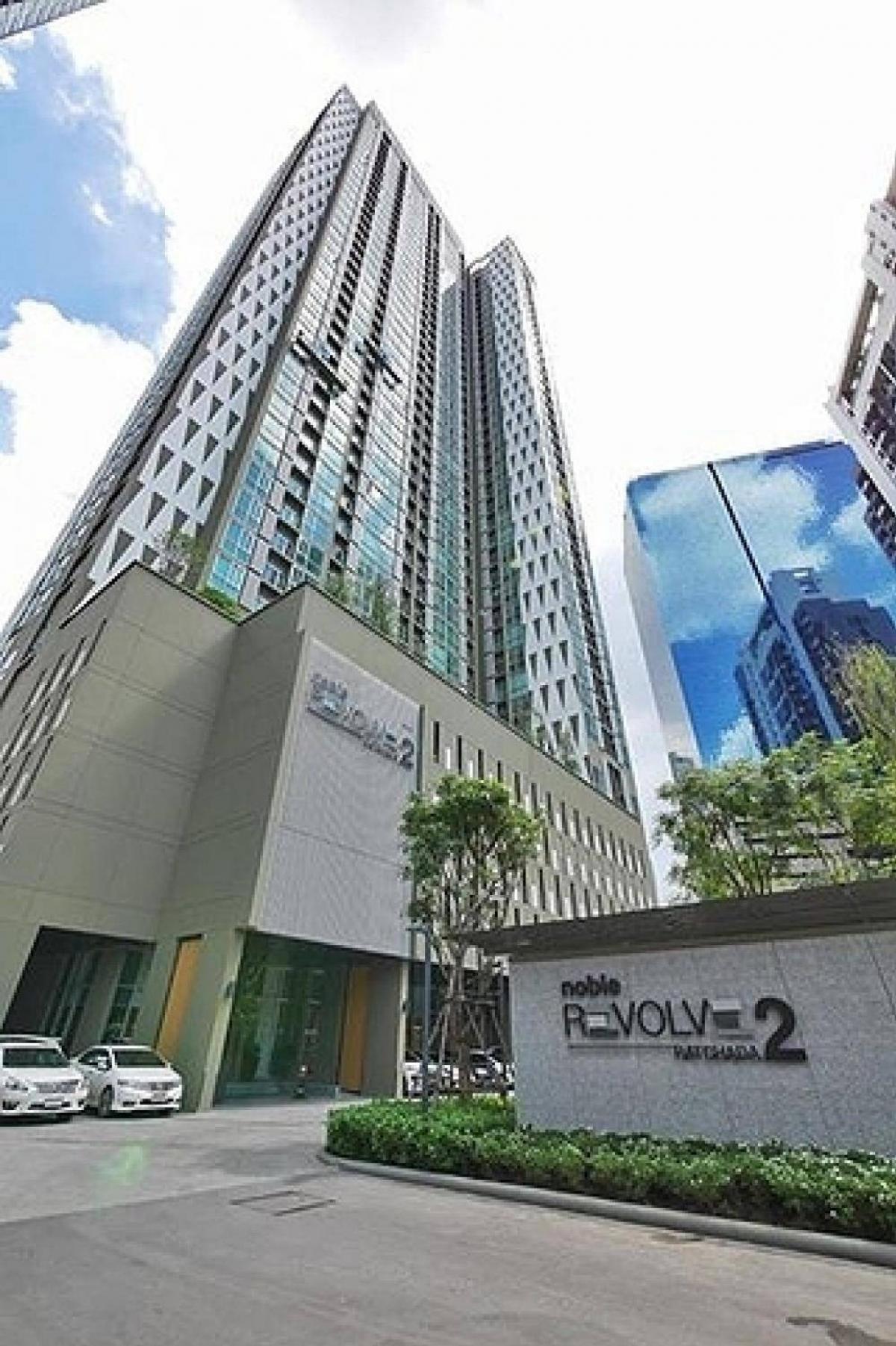 For RentCondoRatchadapisek, Huaikwang, Suttisan : 🔥Urgent for rent 🔥Condo Noble Revolve Ratchada2, decorated in minimal style, Studio, size 34 sq m, 33rd floor, near MRT-Cultural Center.