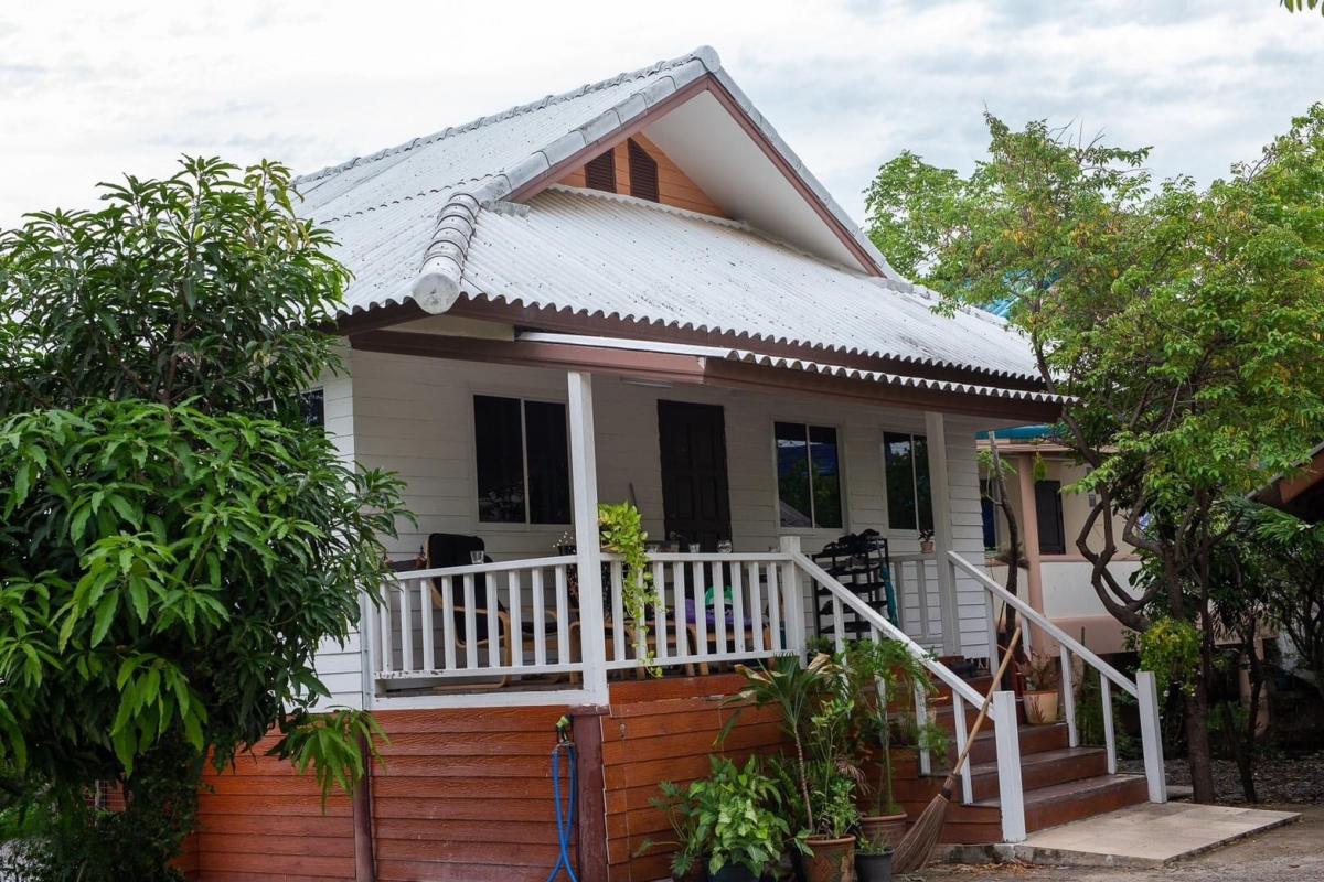 For RentHouseSamut Prakan,Samrong : For sale/rent: Land with garden house, Bang Krachao, near Bang Nam Phueng Floating Market, Phra Pradaeng District, Samut Prakan Province