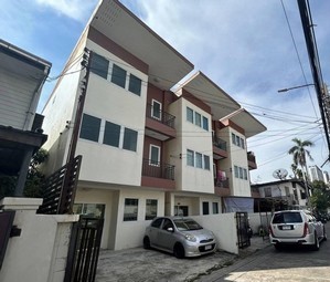 For RentHome OfficeBang Sue, Wong Sawang, Tao Pun : RT892 Townhouse for rent, 3 floors, Soi Prachanimit, Bang Sue District, near BTS Tao Poon, 24 square wah, 4 bedrooms, 3 bathrooms, 4 air conditioners