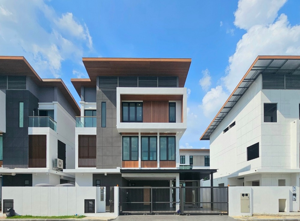 ขายบ้านสุขุมวิท อโศก ทองหล่อ : The Ava Residence ✨ บ้้านเดี่ยว 3 ชั้น 5 นอน 6 น้ำ 3 จอด พื้นที่ 620 ตร.ม. เริ่มต้น 65 MB  ติดต่อ 095 426 4563 (บอส)