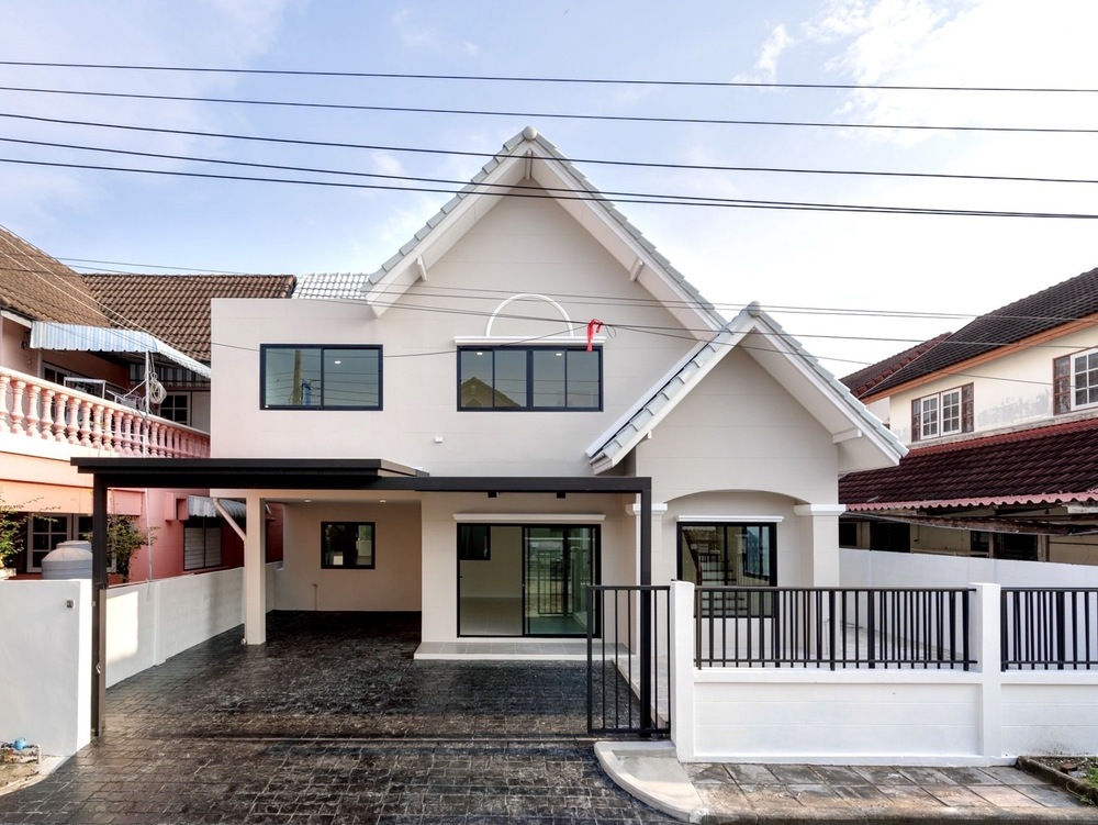 For SaleHousePhutthamonthon, Salaya : Urgent sale !! Twin house, Krisada Nakorn 18 (Phutthamonthon Sai 3), beautiful house, newly decorated Ready