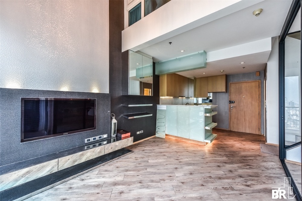 For RentCondoRatchathewi,Phayathai : Villa Rachatewi【𝐒𝐄𝐋𝐋 & 𝐑𝐄𝐍𝐓】🔥 Spacious room, decorated in a luxurious style, high ceilings, fully furnished! Ready to move in! 🔥 Contact Line ID: @hacondo