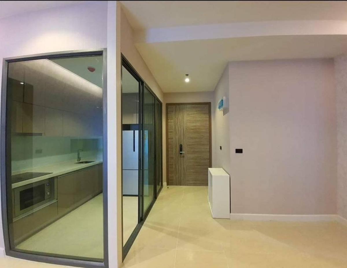 For RentCondoOnnut, Udomsuk : For rent, 2 bedrooms, large room, size 71 sq m, on the road, in Soi Sukhumvit 50, rental price 35,000 baht, interested, make an appointment 0808144488