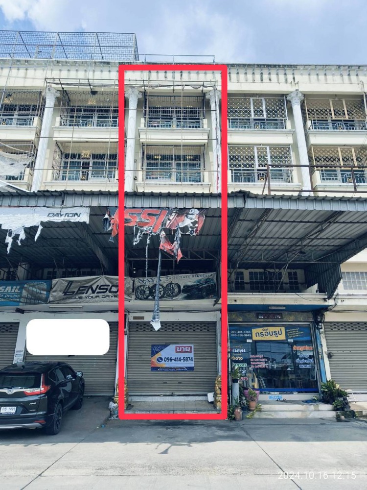 For SaleShophousePathum Thani,Rangsit, Thammasat : 1 commercial building, 3.5 floors, on Khlong Luang Road, Khlong Luang District, Pathum Thani Province (area 25 square wah, 2nd floor steel frame extension)