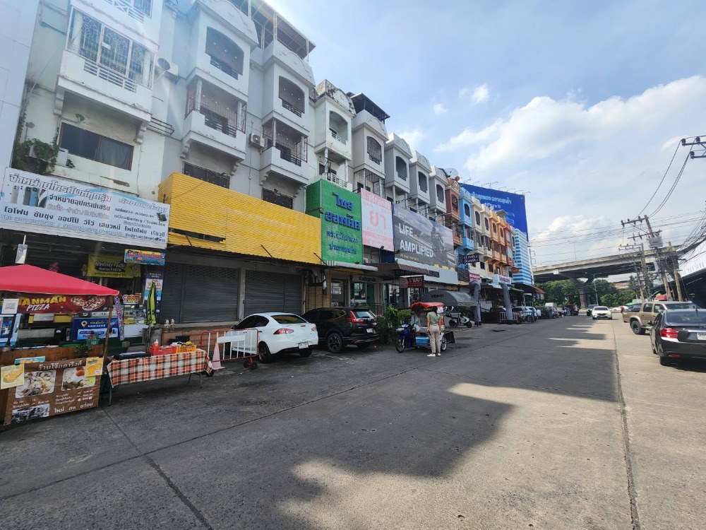 For SaleShop HousePathum Thani,Rangsit, Thammasat : 2 commercial buildings, 4 floors, Soi Phahonyothin 72, Khu Khot Subdistrict, Lam Luk Ka District, Pathum Thani Province (good corner location, next to Zeer Rangsit, area 41.52 square wah)