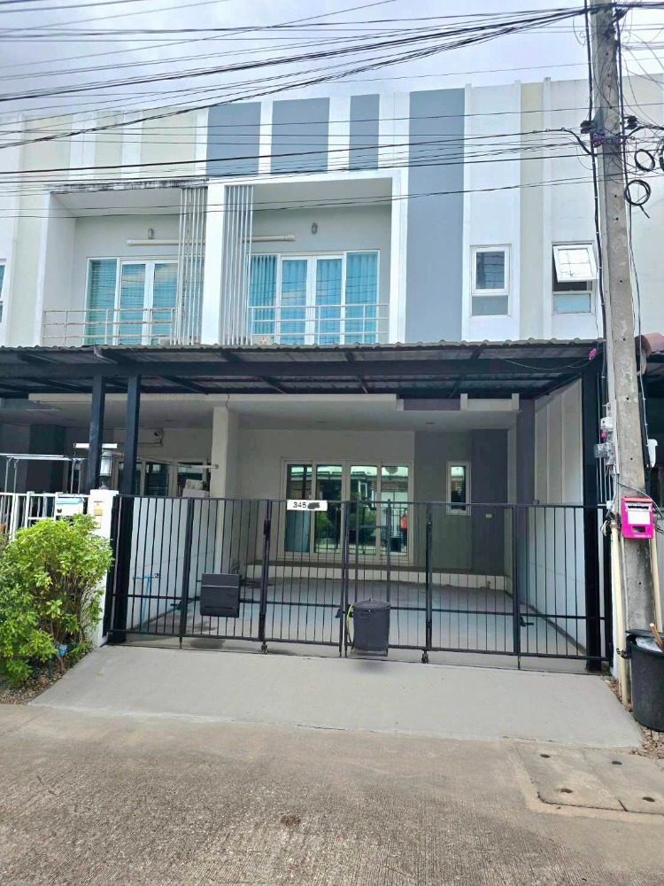 For SaleTownhouseChiang Mai : Townhomes for sale, newly renovated Mae Hee. You can walk to the Lanna Temple School.