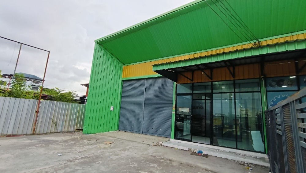 For RentShowroomOnnut, Udomsuk : Office-warehouse-showroom for rent, prime location, on Kanchanaphisek Road, near expressway