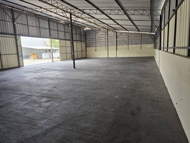 For RentWarehouseNawamin, Ramindra : BS1512, area and warehouse for rent, total area 2 rai, on Ratchadamnoen Road, Hathai Rat area, near Maruey Market.