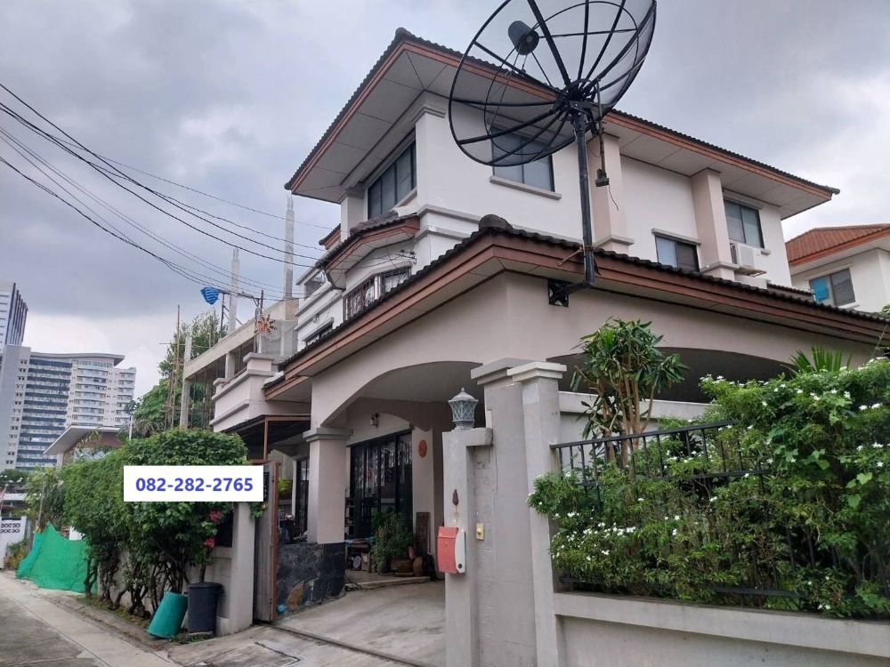 For SaleHouseSapankwai,Jatujak : Land area 60 sq m, usable area 440 sq m, 5 bedrooms, 3-storey detached house, near BTS Phahon Yothin 24