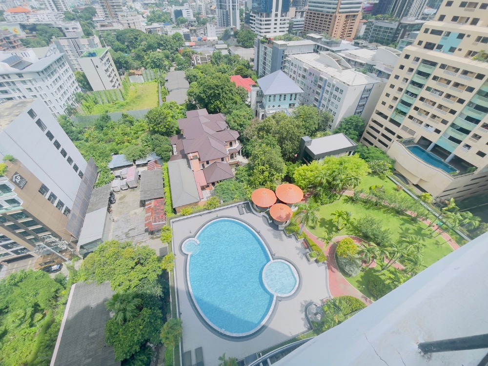 For RentCondoKhlongtoei, Kluaynamthai : FOR RENT 2 Bedroom 4 Bathroom 1 Maid room 290 Sq.m High floor view swimming pool Ready to move in