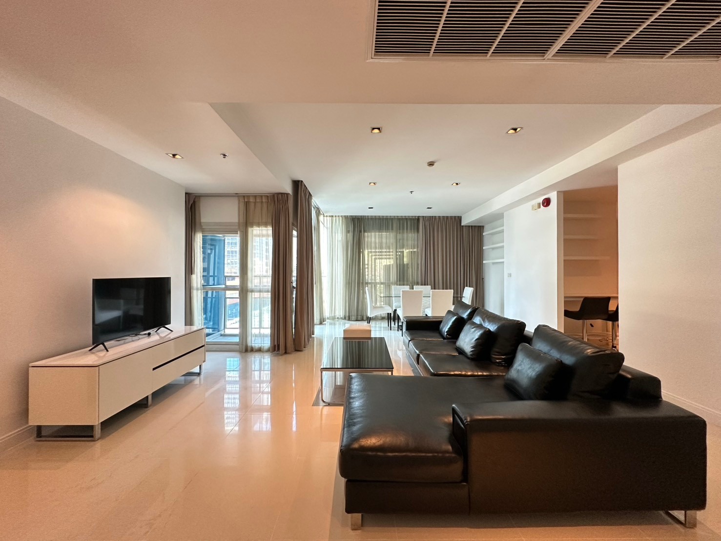 For RentCondoWitthayu, Chidlom, Langsuan, Ploenchit : Athenee Residence 2 bedrooms, fully furnished, ready to move in, easy to travel, near BTS Phloen Chit