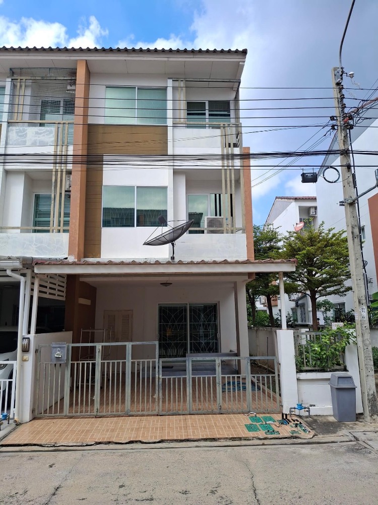 For RentTownhouseChaengwatana, Muangthong : Townhouse for rent The Trust City Ngamwongwan 25 near The Mall Ngamwongwan, Dhurakij Pundit University