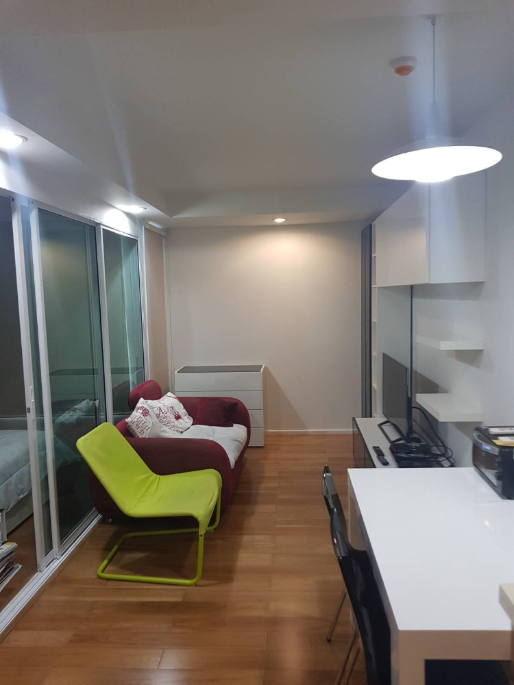 For RentCondoSilom, Saladaeng, Bangrak : Urgent rent!! Focus on Saladaeng 1 bedroom 31 sq m. Fully furnished, ready to move in, only 19,000 baht.