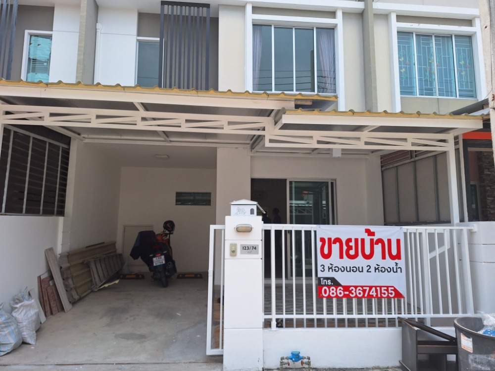 For SaleTownhouseSamut Prakan,Samrong : For sale, a nice house in a community area, with multiple entrances and exits, not far from the BTS.