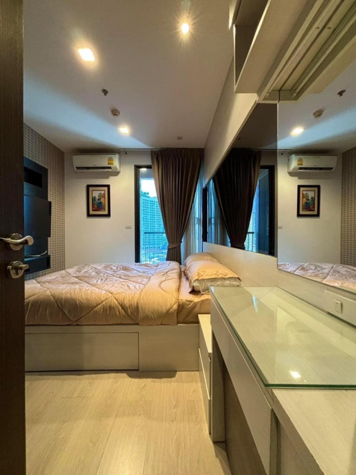 For RentCondoOnnut, Udomsuk : For rent: Rhythm Sukhumvit 44/1, condo in a good location, next to BTS Phra Khanong station, 0 meters!!!