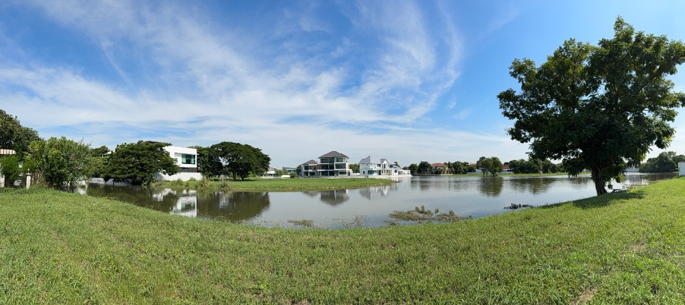 For SaleLandSamut Prakan,Samrong : Very cheap for sale!! Land next to the lake, beautiful view, special atmosphere, size 273 sq m, prime location, near Mega Bangna, BTS