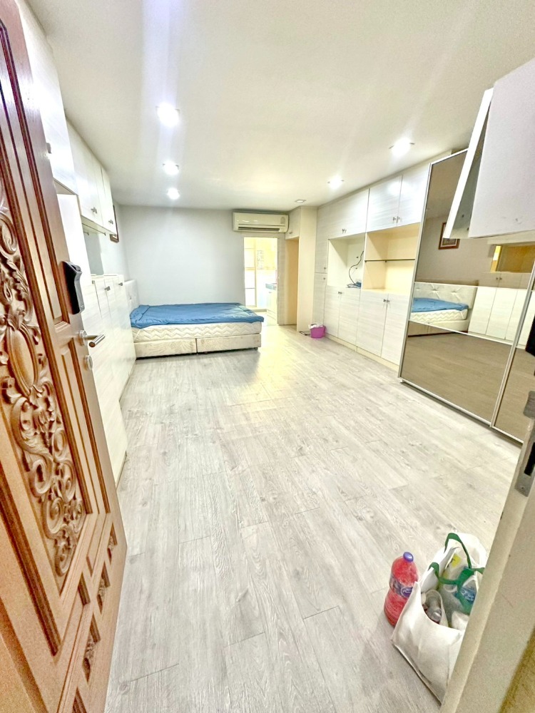 For RentCondoRatchadapisek, Huaikwang, Suttisan : C019😊 For RENT Studio for rent🚄near MRT Huai Khwang🏢Ratchada City Condo Ratchada City Condo🔔Area: 34.00 sq m.💲Rent: 10,000฿☏O92-8676473,O65-9423251♙LINE:@newnormal