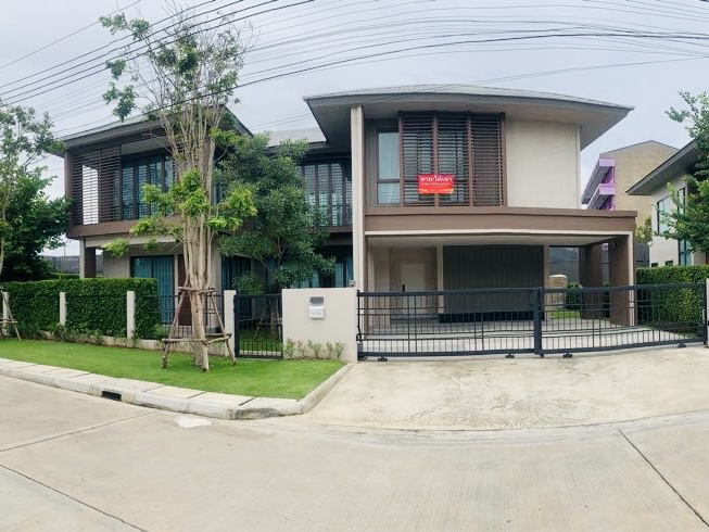 ให้เช่าบ้านพัฒนาการ ศรีนครินทร์ : For Rent: Burasiri Krungthep Kreetha - New, Spacious, and Corner Plot Home