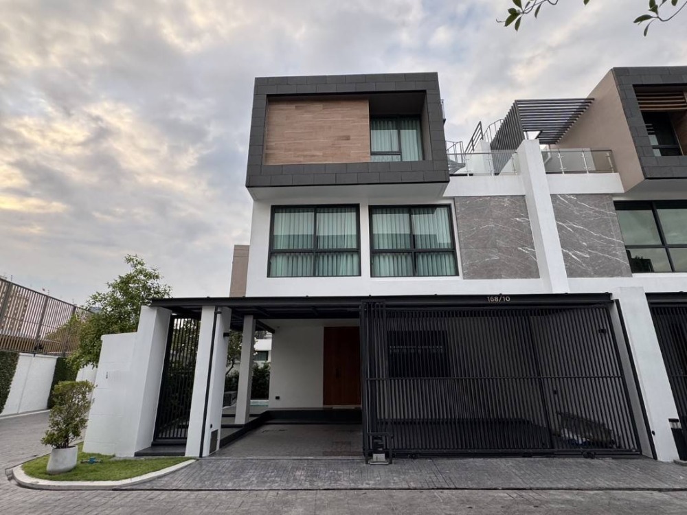 For SaleHouseSukhumvit, Asoke, Thonglor : Newly built single house for sale, 3 bedrooms + maid's room, with private swimming pool, beautifully decorated, fully furnished, Soi Ekkamai-Petchburi-Rama 9, near expressway