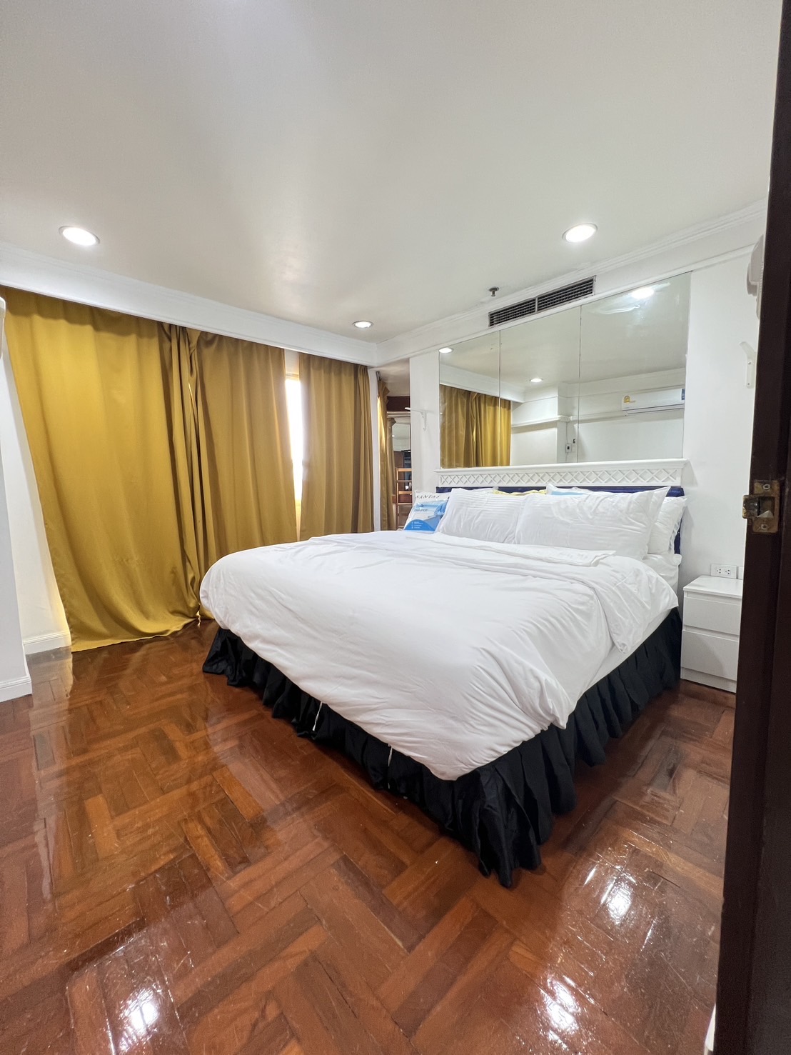 For RentCondoWitthayu, Chidlom, Langsuan, Ploenchit : Wittayu Complex :  วิทยุ คอมเพล็กซ์ - 120+ - BTS Phloen Chit/ Central Embassy/ Central Chidlom/ Gaysorn Village/ Central World/ Siam Paragon