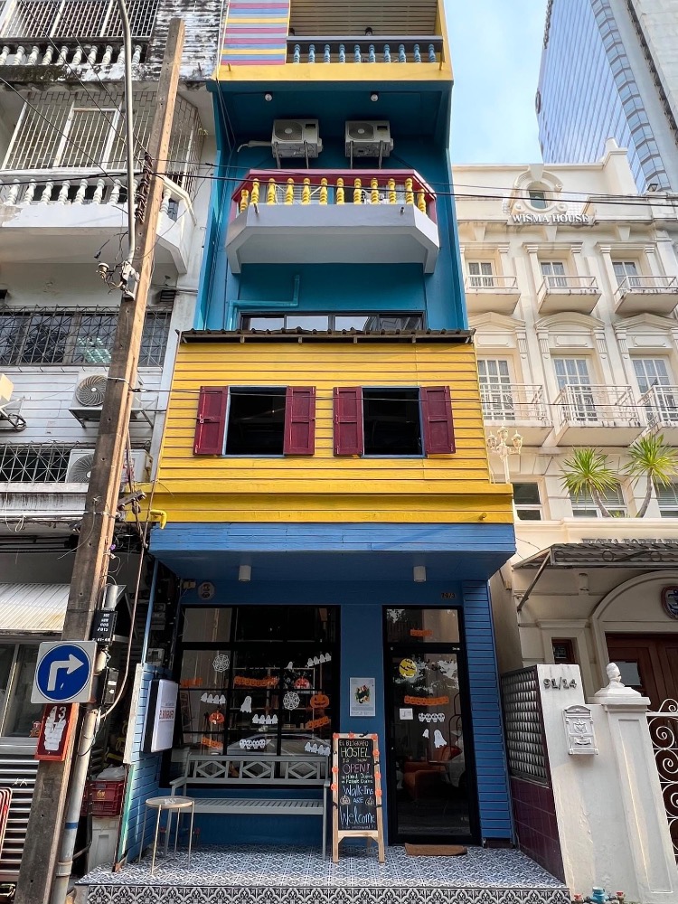 For LeaseholdHotel&Apartment BusinessSilom, Saladaeng, Bangrak : Hostel business for sale, good location, fully furnished (owner is renting it himself)