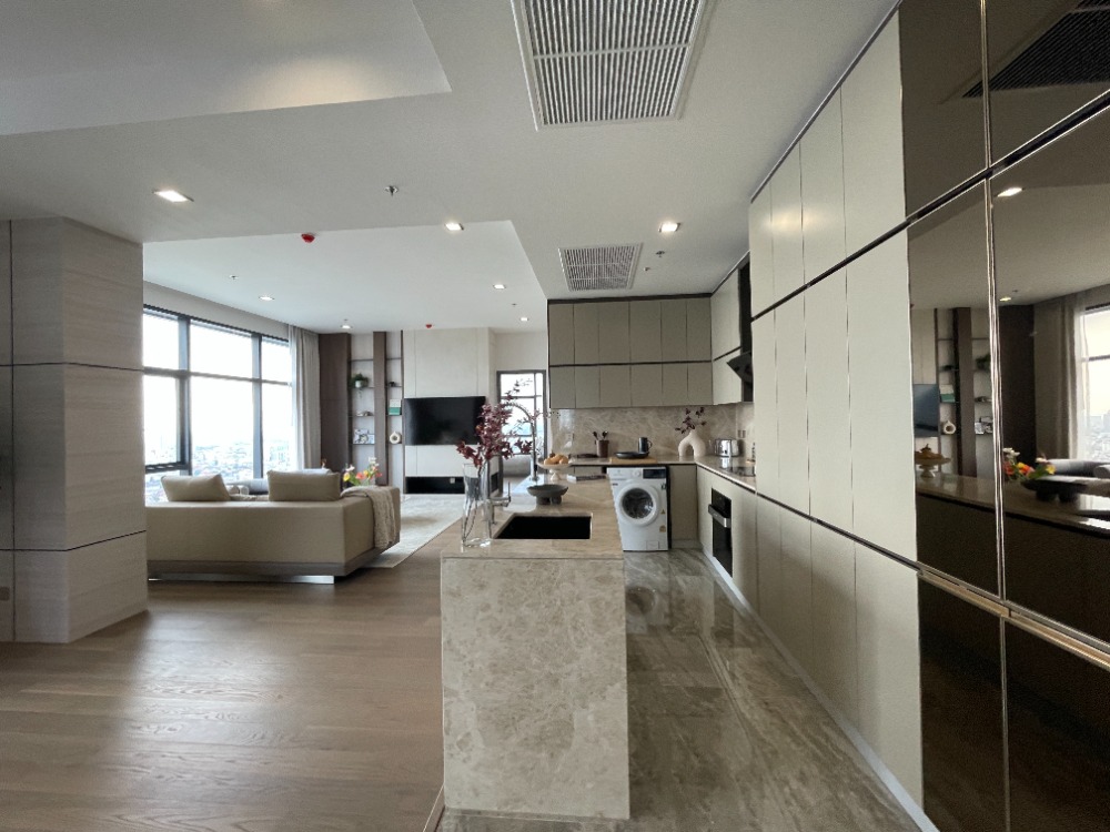 For SaleCondoRatchathewi,Phayathai : For sale, super luxury condo, Conner Ratchawithi, Penthouse room, 3 bedrooms, 3 bathrooms, usable area 173 sq m, fully furnished, with furniture and electrical appliances, convenient transportation, near BTS Ratchawithi and Siam Paragon.