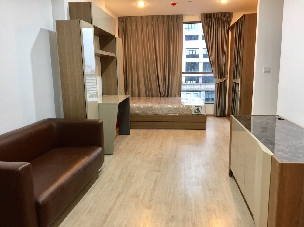 For RentCondoSiam Paragon ,Chulalongkorn,Samyan : Ideo Q Chula Samyan【𝐑𝐄𝐍𝐓】🔥 Prime location condo, warm tone style, fully furnished, spacious room, available this November, book now!! 🔥 Contact Line ID: @hacondo