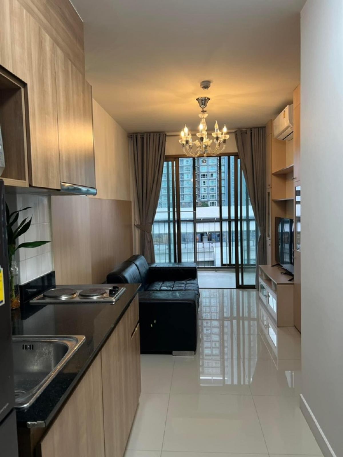 For RentCondoWongwianyai, Charoennakor : ⭐️Luxury condo for rent Ideo Sathorn-Taksin, next to BTS, Sathorn area, convenient travel, ready to move in 🏙️