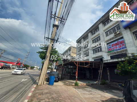 For SaleShophousePathum Thani,Rangsit, Thammasat : 4 and a half storey commercial building on Lam Luk Ka Road, Pathum Thani (opposite Ban Fah Marche Market)