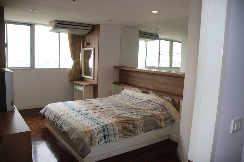 ให้เช่าคอนโดสุขุมวิท อโศก ทองหล่อ : Tai Ping Towers 3 Beds / 2 Baths, 130 sq.m., 7th fl,