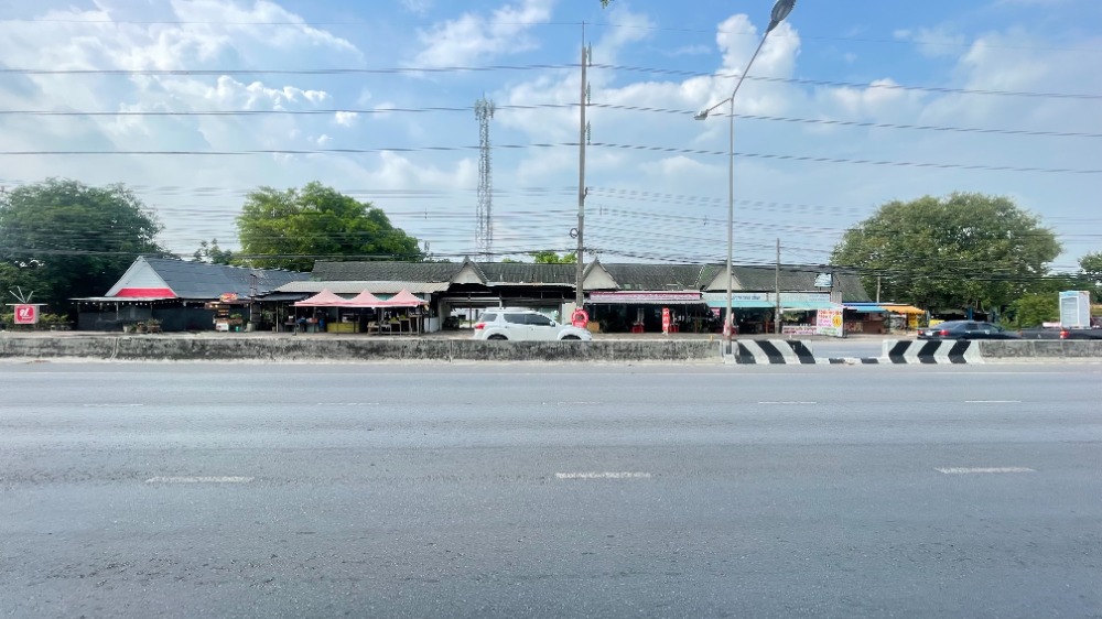 For RentLandPathum Thani,Rangsit, Thammasat : Land for Rent: 5 to 20 rai on Rangsit-Nakhon Nayok Road