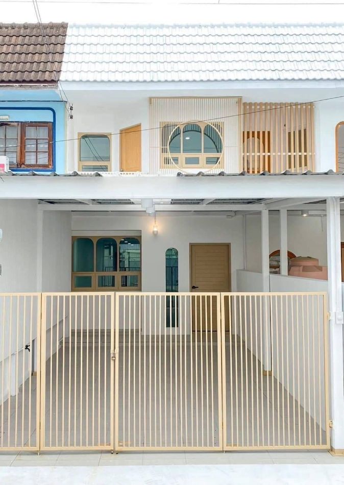 For SaleTownhouseNawamin, Ramindra : For sale: Townhome, Pattawikorn Village, 100 sq m., 17.25 sq wa. Renovated house, convenient transportation, ready to submit to the bank.