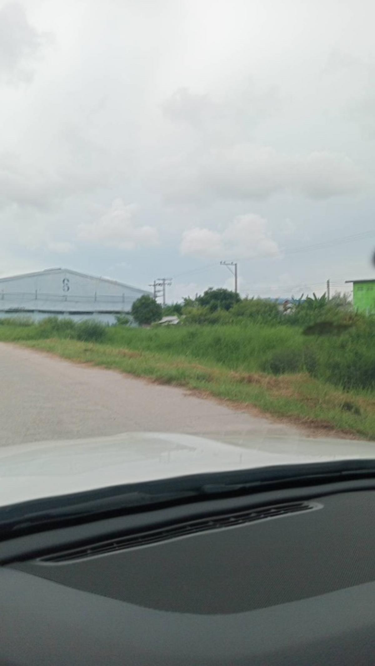 For RentWarehouseBangna, Bearing, Lasalle : Warehouse for rent, Bangna km. 12, on King Kaew Road, Mega Bangna side, Bang Phli, Samut Prakan, near Suvarnabhumi Airport, good location, on the main road, King Kaew, there is a U-turn point in front of the warehouse, 40-foot trailer trucks can enter and