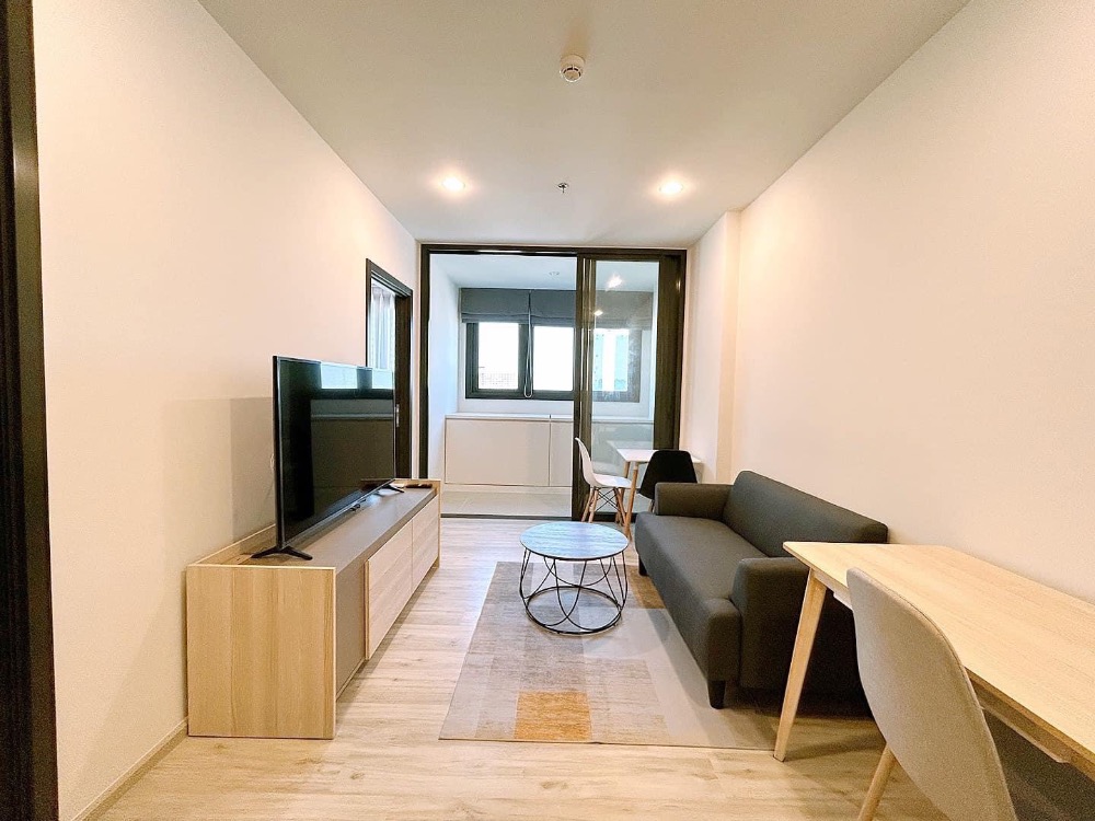 For RentCondoRatchadapisek, Huaikwang, Suttisan : XT Huai Khwang, large room, closed kitchen, near MRT Huai Khwang, only 75 meters!