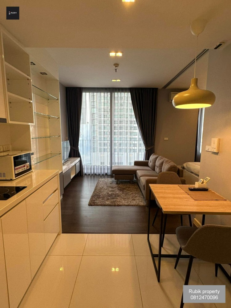 ให้เช่าคอนโดสาทร นราธิวาส : 🏢 Stylish Living Awaits: For Rent at Nara 9 Condominium! (RB251)