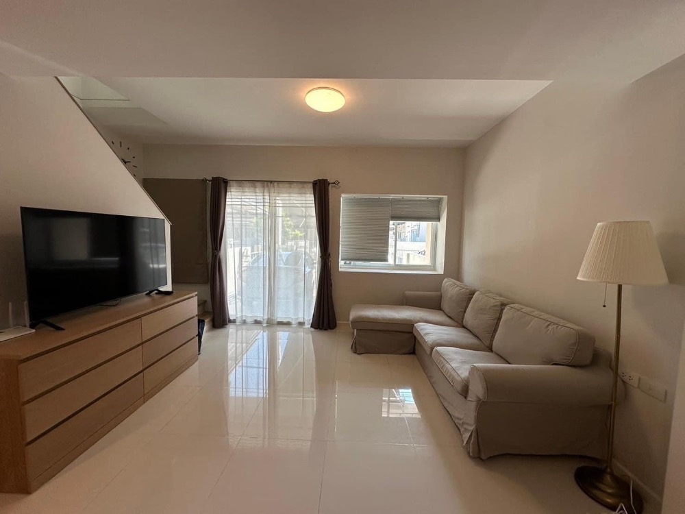 For RentTownhouseSamut Prakan,Samrong : Townhouse for rent, Indy Village 2, Srinakarin, beautiful house, near Paolo Hospital, BTS Srinakarin, near the ring road expressway