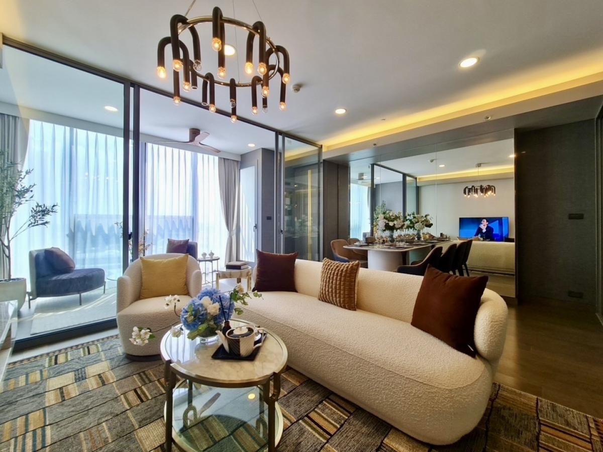 ขายคอนโดคลองเตย กล้วยน้ำไท : 📢👇Luxurious condominium in the heart of Asoke-Rama 4, conceige service from a world-class hotel , also many special offer such as free transfer expenses etc.